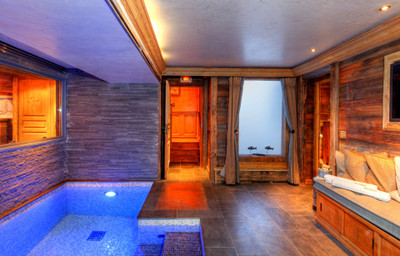 An amazing ski location for this stunning 5 bedroom luxury chalet with pool, spa & ski room in Courchevel 1850