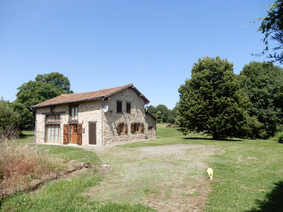Maison à vendre à Mouzon, Charente, Poitou-Charentes, avec Leggett Immobilier