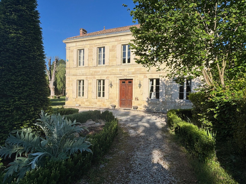 French property for sale in Saint-Germain-d'Esteuil, Gironde - €756,000 - photo 3