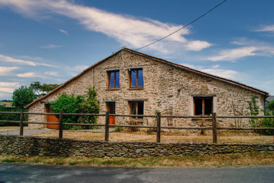 Maison à vendre à Saint-Paul-en-Gâtine, Deux-Sèvres, Poitou-Charentes, avec Leggett Immobilier