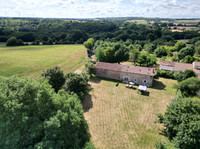 Propriété à vendre à Nanteuil-en-Vallée, Charente - 337 200 € - photo n°2