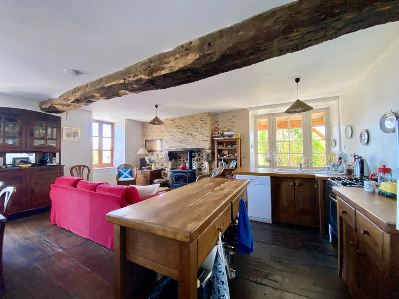 French property for sale in Rochechouart, Haute-Vienne - €162,000 - photo 1