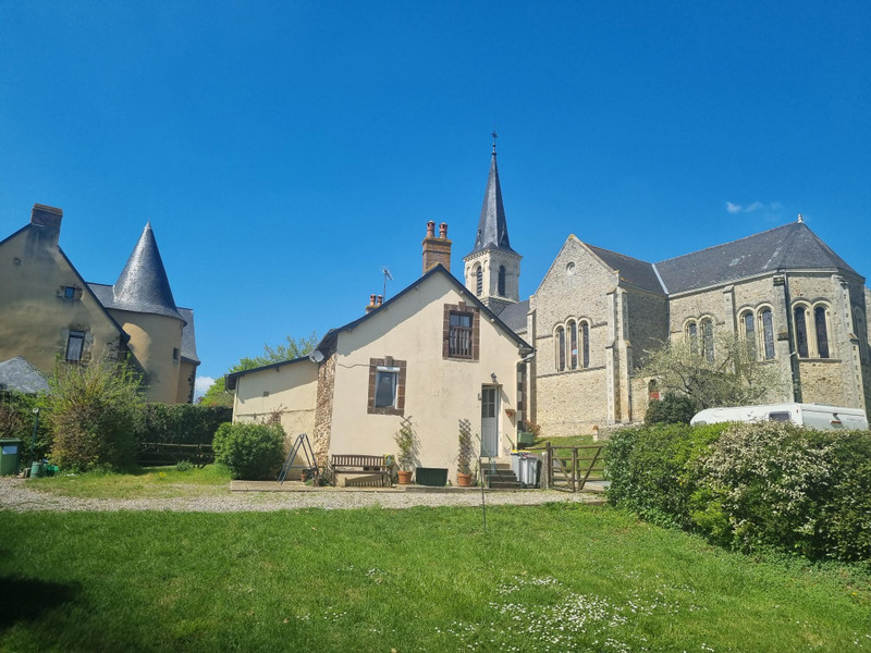 Maison à Saint-Michel-de-la-Roë, Mayenne - photo 1