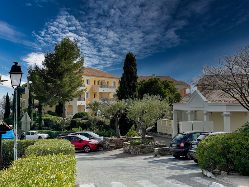 French property for sale in Roquebrune-sur-Argens, Var - €180,000 - photo 10