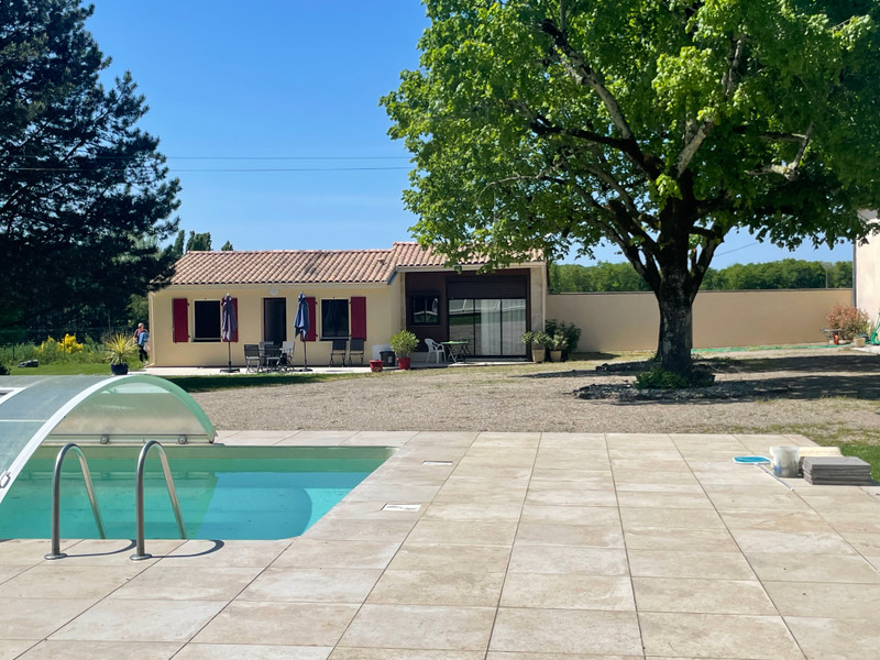 French property for sale in Gensac, Gironde - €405,000 - photo 2