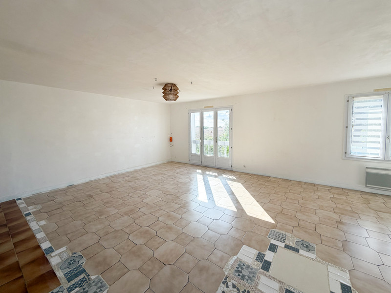 French property for sale in La Jarrie, Charente-Maritime - €267,500 - photo 13
