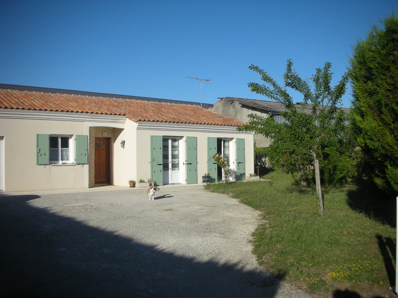 French property for sale in Ruffec, Charente - €166,000 - photo 2