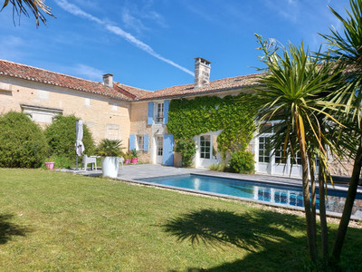 Maison à vendre à Roullet-Saint-Estèphe, Charente, Poitou-Charentes, avec Leggett Immobilier