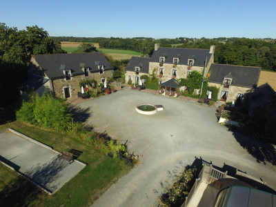 Commerce à vendre à Les Champs-Géraux, Côtes-d'Armor, Bretagne, avec Leggett Immobilier