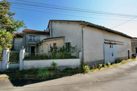 Maison à vendre à Écuras, Charente - 88.000 € - photo 1