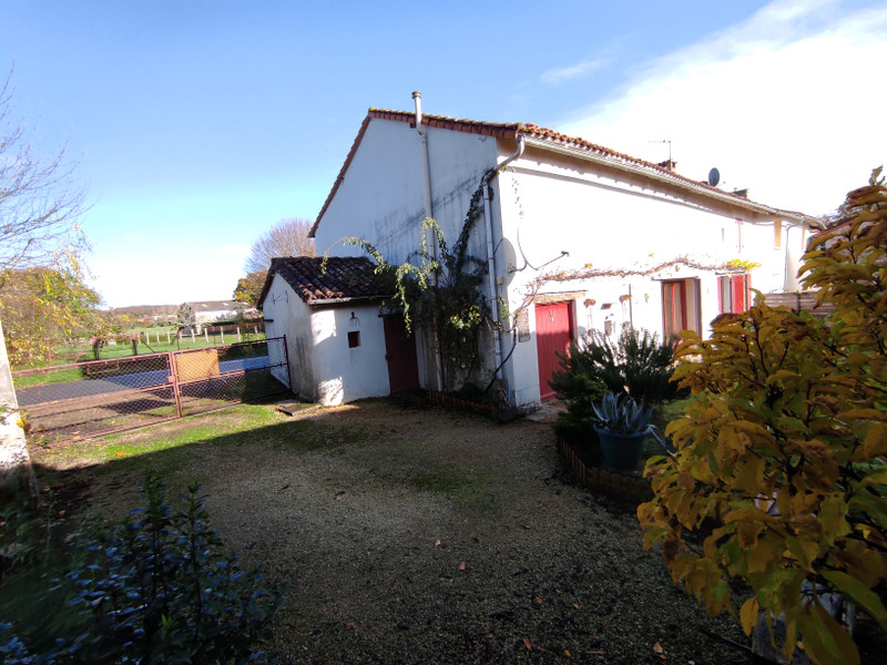 French property for sale in Les Adjots, Charente - &#8364;112,270 - photo 9