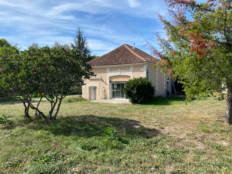 French property for sale in Rougnac, Charente - €210,600 - photo 2