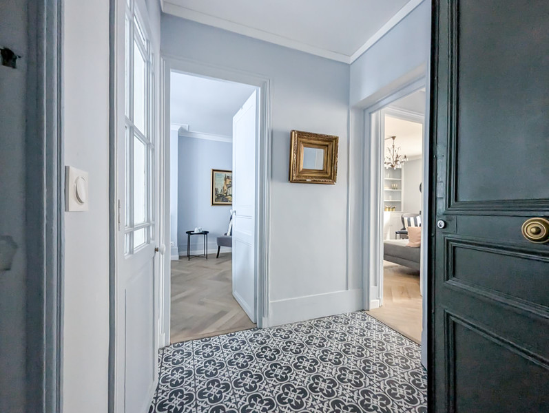 French property for sale in Paris 7e Arrondissement, Paris - €805,800 - photo 2