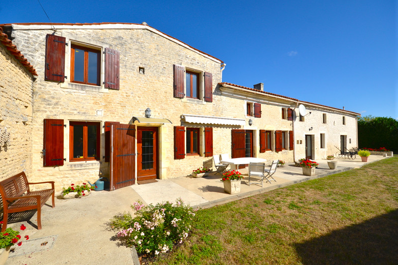 house-in-les-touches-de-p-rigny-charente-maritime-superbly