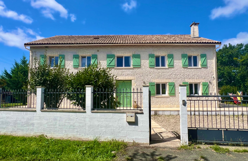 French property for sale in Lorignac, Charente-Maritime - €500,000 - photo 1