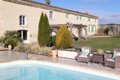 Maison à vendre à Criteuil-la-Magdeleine, Charente, Poitou-Charentes, avec Leggett Immobilier