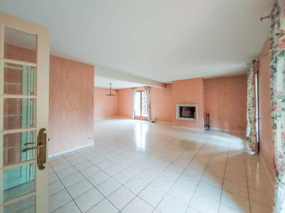 French property for sale in Domérat, Allier - €296,800 - photo 2