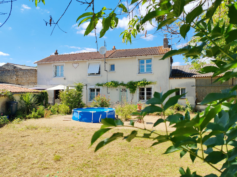 Maison à Saint-Macaire-du-Bois, Maine-et-Loire - photo 1