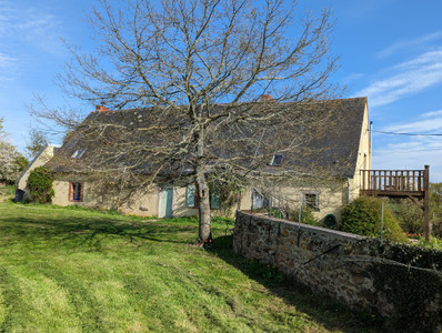 Maison à vendre à Sainte-Sévère-sur-Indre, Indre, Centre, avec Leggett Immobilier
