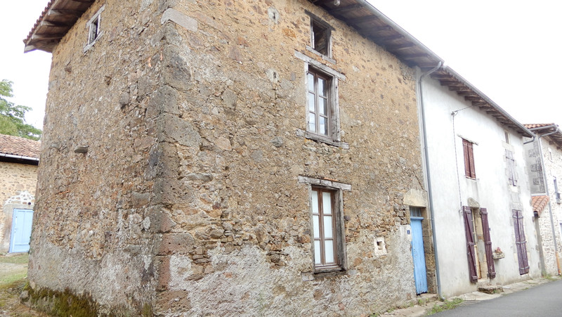 Maison à vendre à Lésignac-Durand, Charente - 31 600 € - photo 1