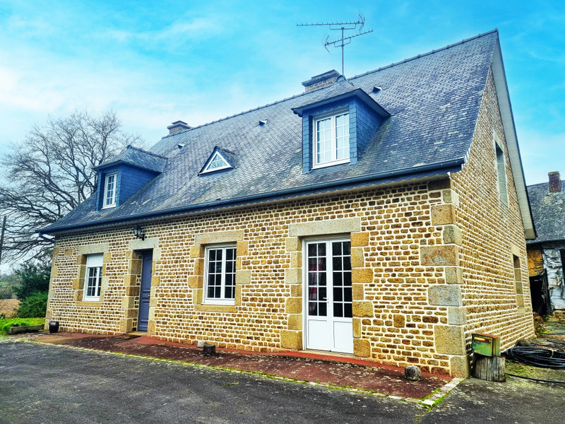French property for sale in Isigny-le-Buat, Manche - €258,100 - photo 0