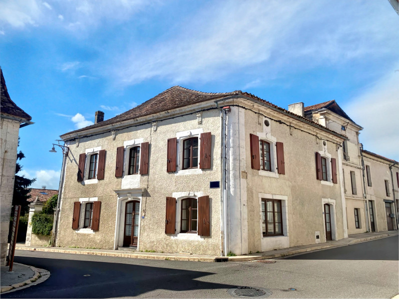 Propriété à vendre à Saint-Séverin, Charente - 249 000 €