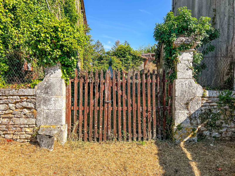 French property for sale in Cellefrouin, Charente - €46,600 - photo 1