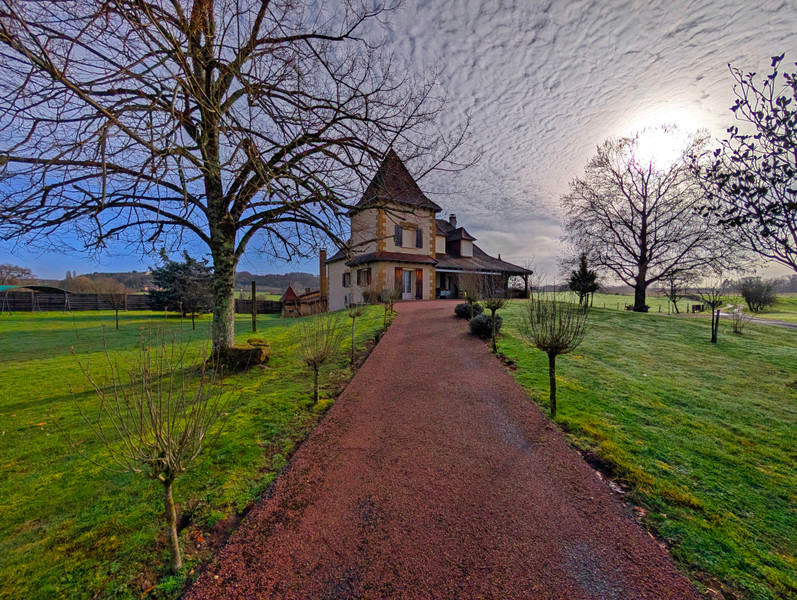 French property for sale in Nanthiat, Dordogne - €532,000 - photo 0