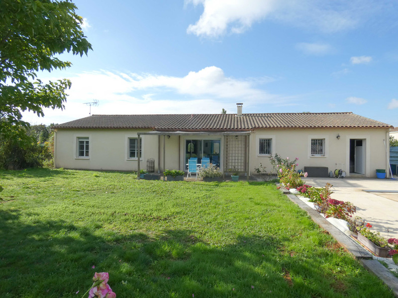 French property for sale in Saint-Pompain, Deux-Sèvres - €283,015 - photo 1