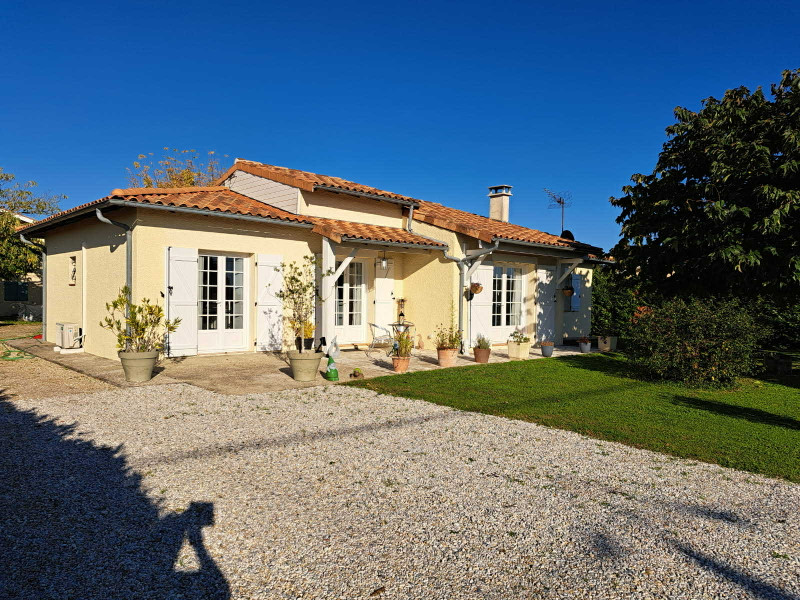 Maison à vendre à Saint-Seurin-de-Cadourne, Gironde - 312.900 € - photo 1