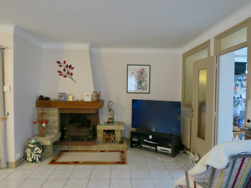 French property for sale in Saint-Jean-d'Angély, Charente-Maritime - €235,400 - photo 4
