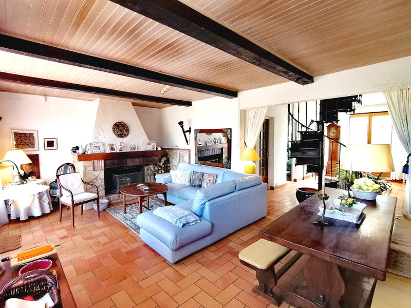 French property for sale in Belcodène, Bouches-du-Rhône - €965,000 - photo 4