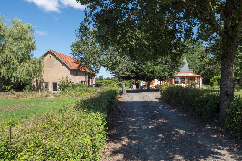 French property for sale in Saint-Seine, Nièvre - €180,000 - photo 1