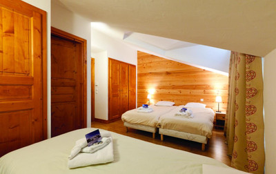 10 bedroom, attractive chalet close to the centre of this Courchevel village, ski pistes, bars & restaurants. 