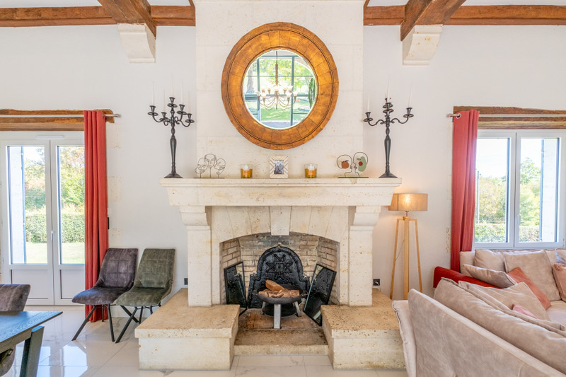 French property for sale in Édon, Charente - €385,000 - photo 9