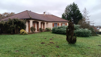Maison à vendre à Bourganeuf, Creuse - 297 000 € - photo 1
