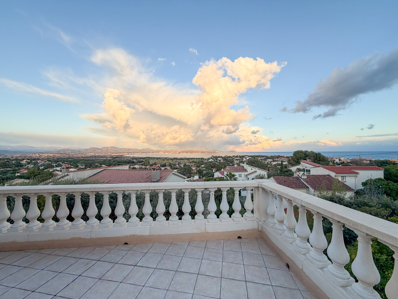 French property for sale in Fréjus, Var - €1,100,000 - photo 1