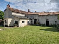 Maison à vendre à Moulismes, Vienne - 88.000 € - photo 2