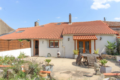 Maison à vendre à Clessé, Deux-Sèvres, Poitou-Charentes, avec Leggett Immobilier