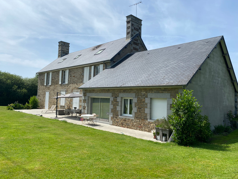 French property for sale in Isigny-le-Buat, Manche - €498,900 - photo 0