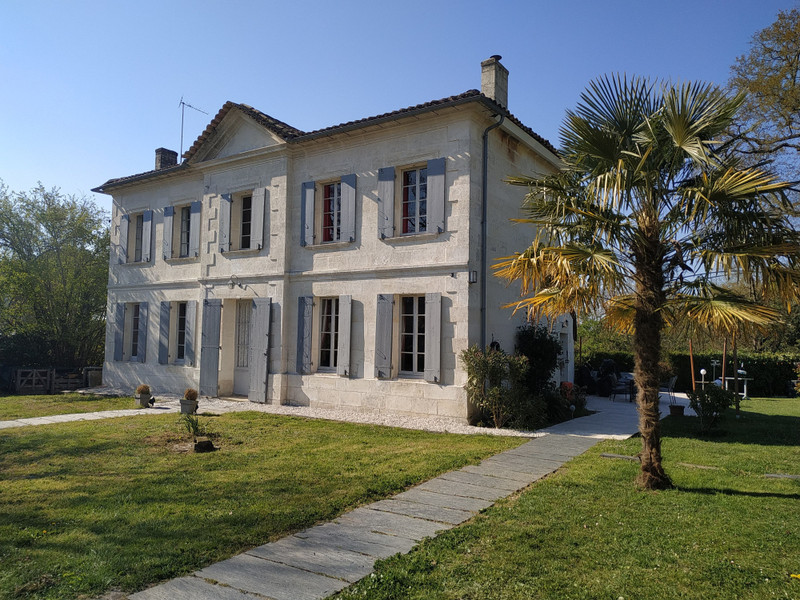 French property for sale in Savignac-de-l'Isle, Gironde - &#8364;599,000 - photo 2