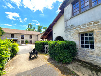 Propriété à vendre à Condac, Charente - 593 600 € - photo n°2