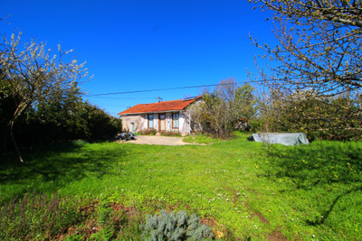 Maison à vendre à Saleignes, Charente-Maritime, Poitou-Charentes, avec Leggett Immobilier