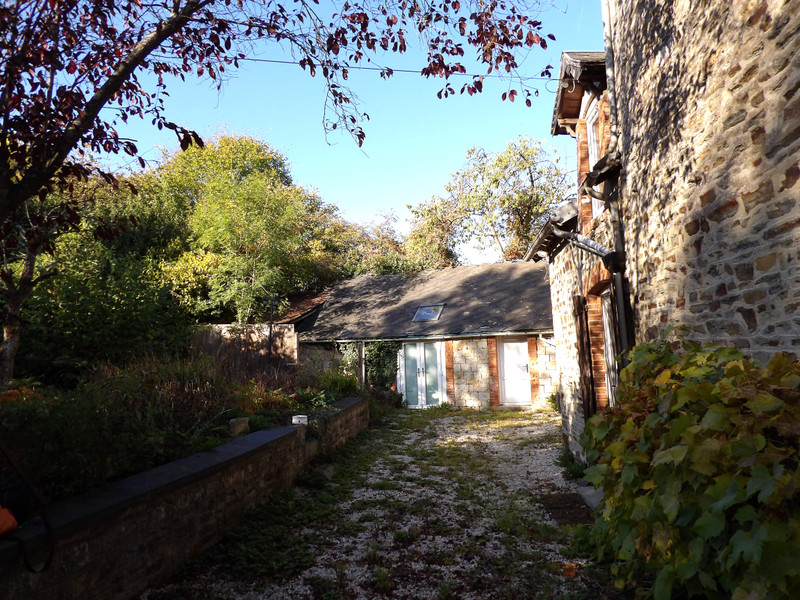 French property for sale in Saint-Julien-du-Terroux, Mayenne - €162,000 - photo 1