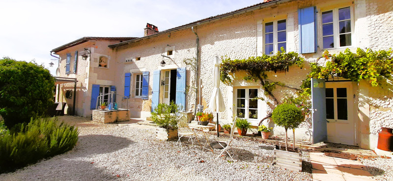 Maison à vendre à Saint-Paul-Lizonne, Dordogne - 381.600 € - photo 1