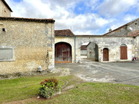 Chateau à vendre à Gurat, Charente - 318.000 € - photo 7