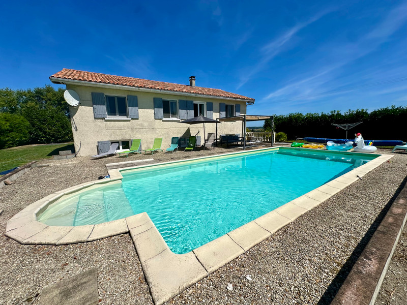 Maison à vendre à Berneuil, Charente - 275.000 € - photo 1