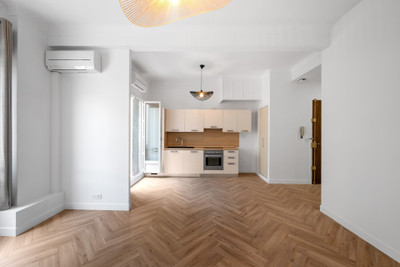French property for sale in Nice, Alpes-Maritimes - €449,000 - photo 2