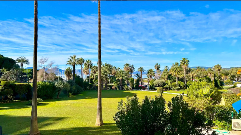 French property for sale in Cannes, Alpes-Maritimes - €1,990,000 - photo 0