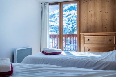 Traditional ski in -ski out chalet for sale in Les Menuires, in the heart of the Three Valleys 